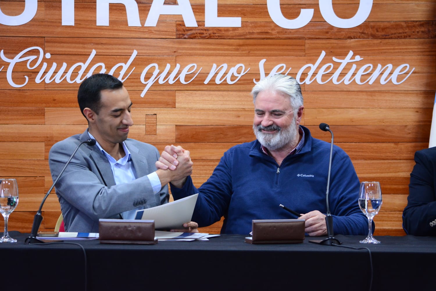 Cutral Co: se firmó convenio para realización de obra que proveerá agua a barrios Pueblo Nuevo y Unión thumbnail
